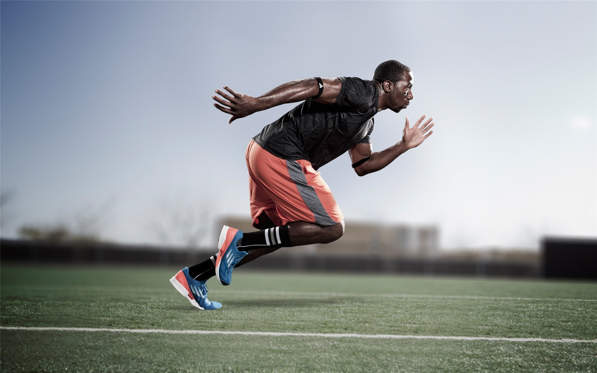 福特：凭借敏锐的场上嗅觉，成功帮助全黑队解锁对方防线，福特suv黑色